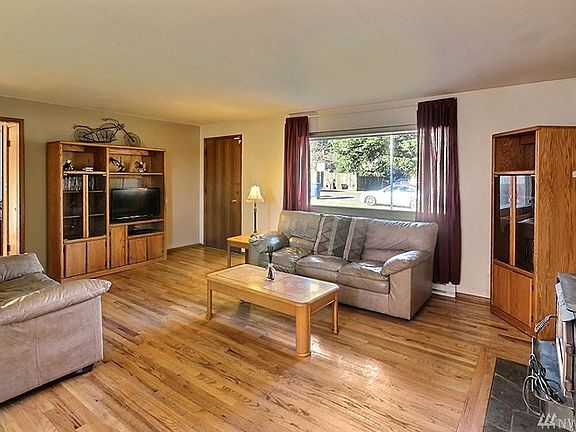 3rd image of 2637 S 150th St