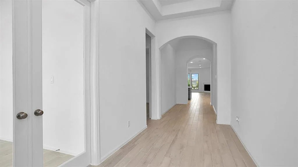 4 bed, 2504 sqft, $3,500 — Photo 2