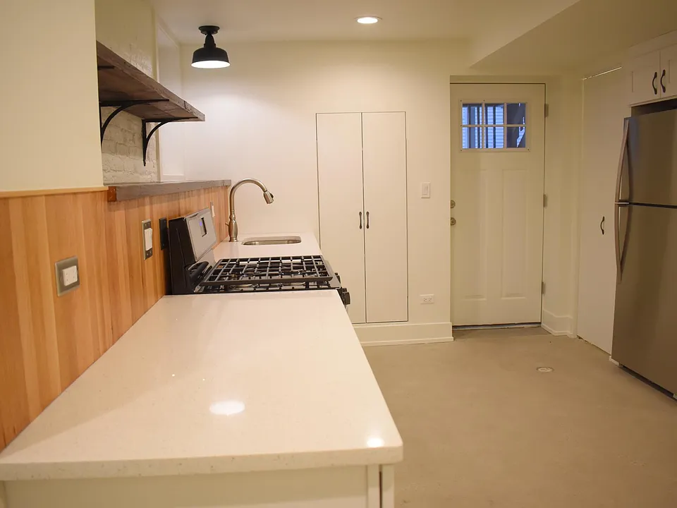 KITCHEN 16' x 9'