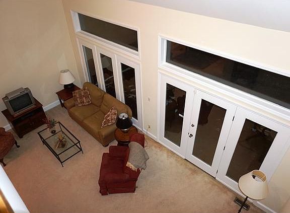 LR W/Vaulted Ceiling