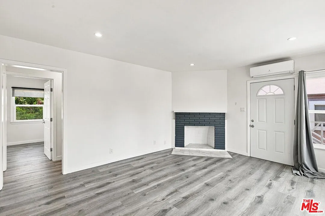 2 bed, 1.0 bath, 875 sqft, $2,695 — Photo 3