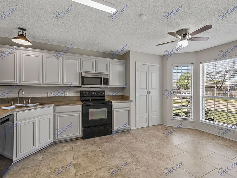 5719 Colebrook Trl — Photo 8