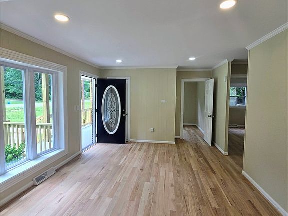 4th image of 810 Luke St