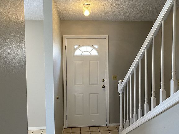 2nd image of 503 Camellia Dr #B
