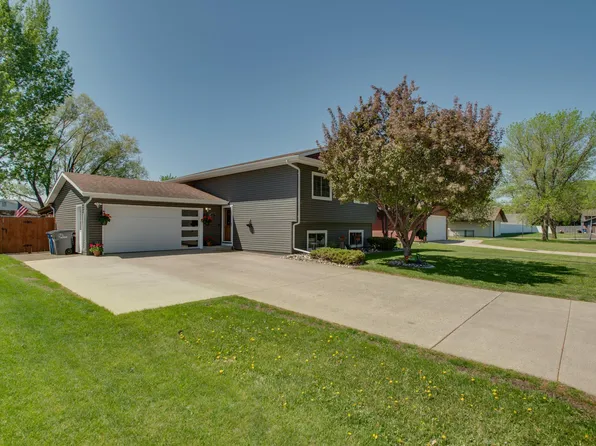1317 35th St Cir S, Moorhead, MN 56560