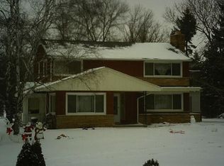 9518 W Saint Martins Rd, Franklin, WI 53132