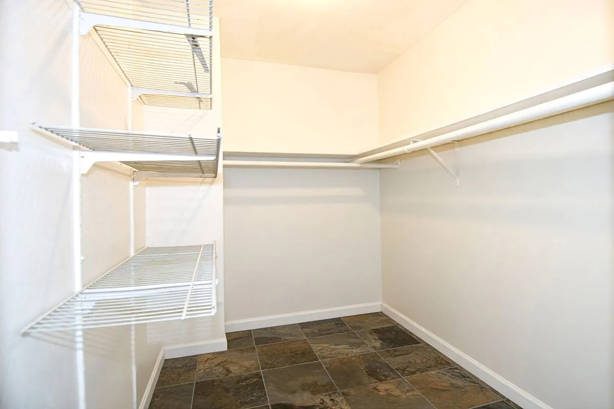 Building Photo - 11406 Cherry Hill Rd #202