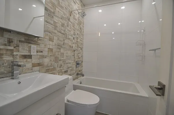 Rented by Bohemia Realty Group | media 12