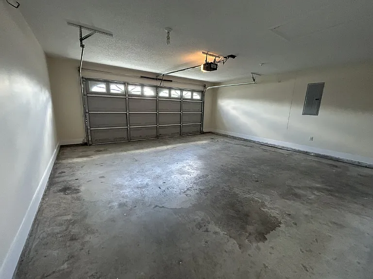 4 Idus Ln — Photo 6