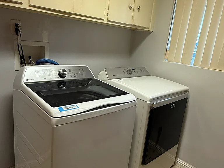 PRIVATE LAUNDRY ROOM