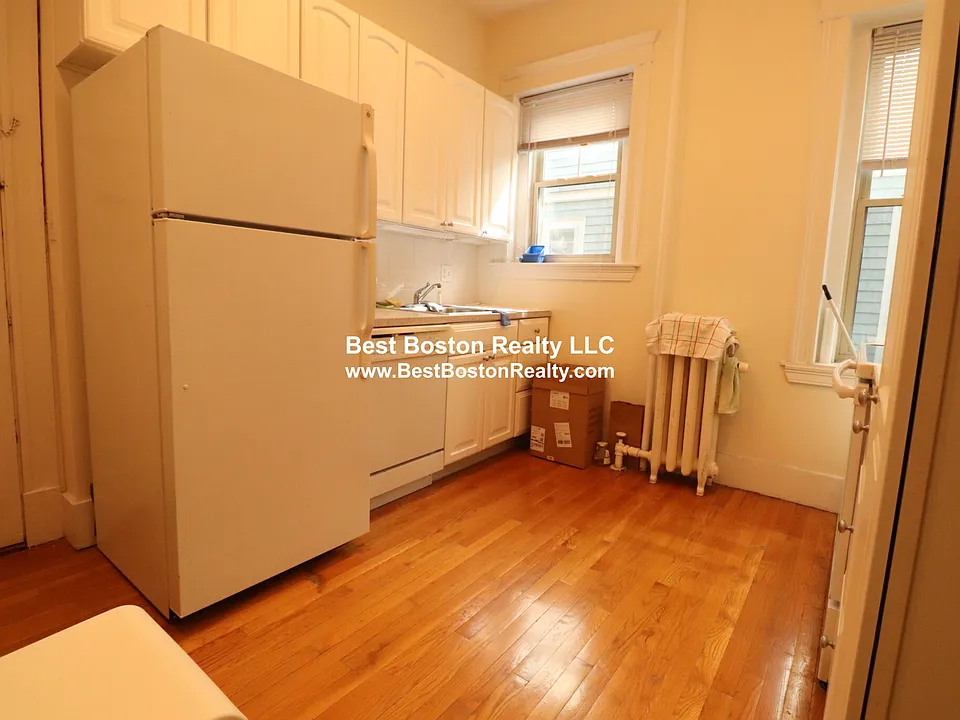 91 Trowbridge St #2