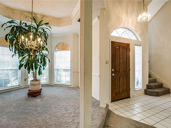5th image of 701 Stain Glass Dr