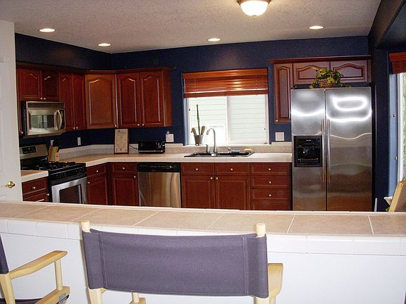 cherry floors,  stainless appliances stay