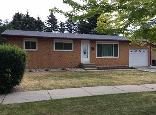 300 25th St NW, Minot, ND 58703