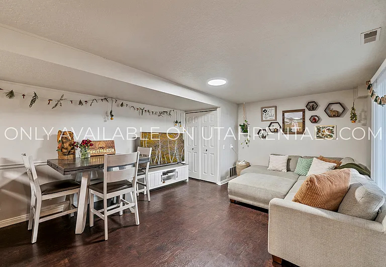 1660 Willowbrook Dr — Photo 4