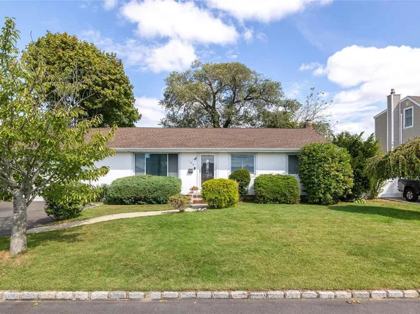 708 S 6th Street, Lindenhurst, NY 11757