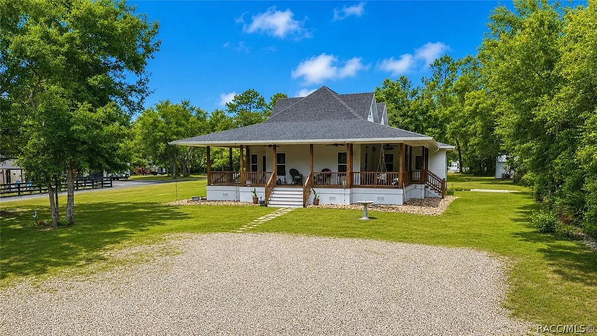 4 bed, 3.0 bath, 2677 sqft, $3,000 — Photo 1