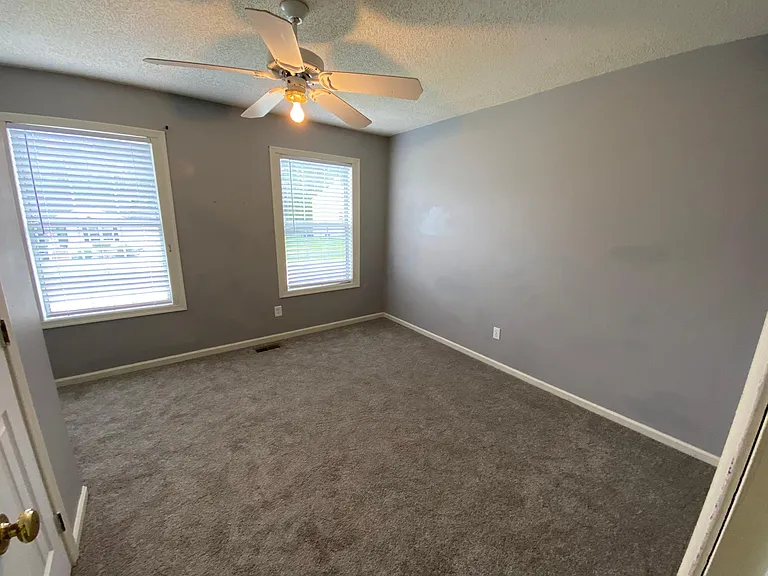 22 Old Pond Ct — Photo 15