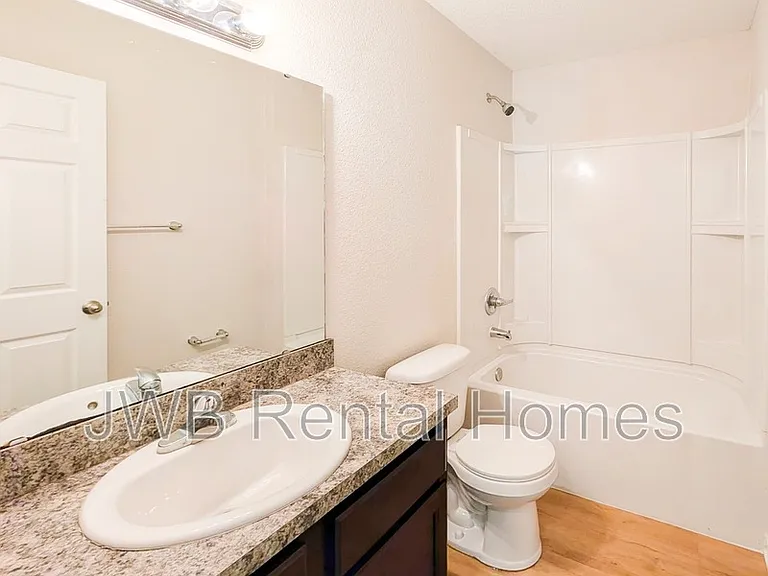 3126 Lowell Ave — Photo 8