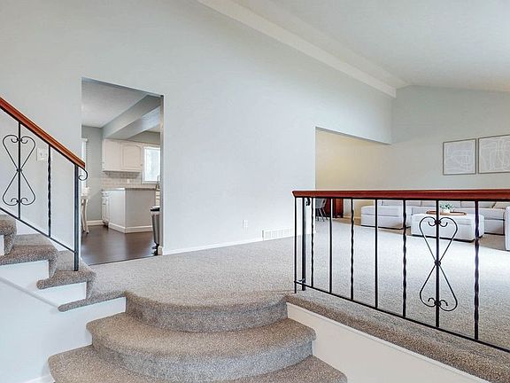 4th image of 32957 Springside Ln