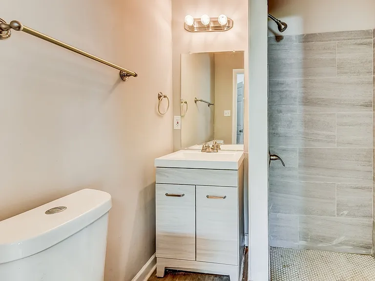 845498_024_main_bathroom_13111429.jpg