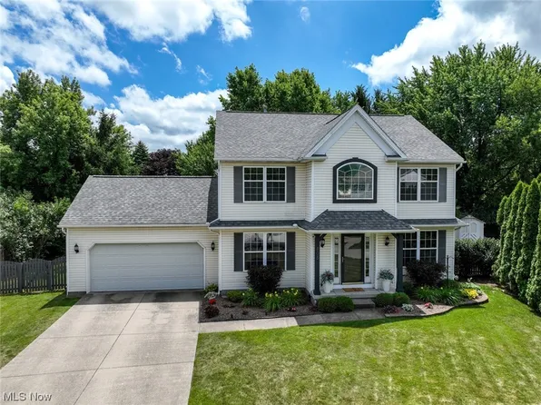 805 Stone Circle Dr, Akron, OH 44320