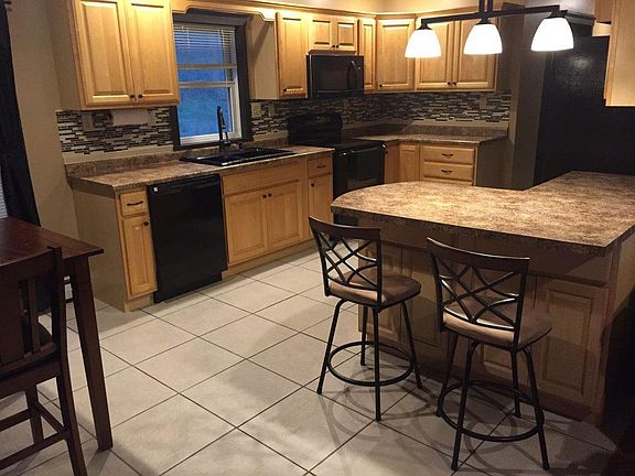 3rd image of 125 Smith Hill Rd