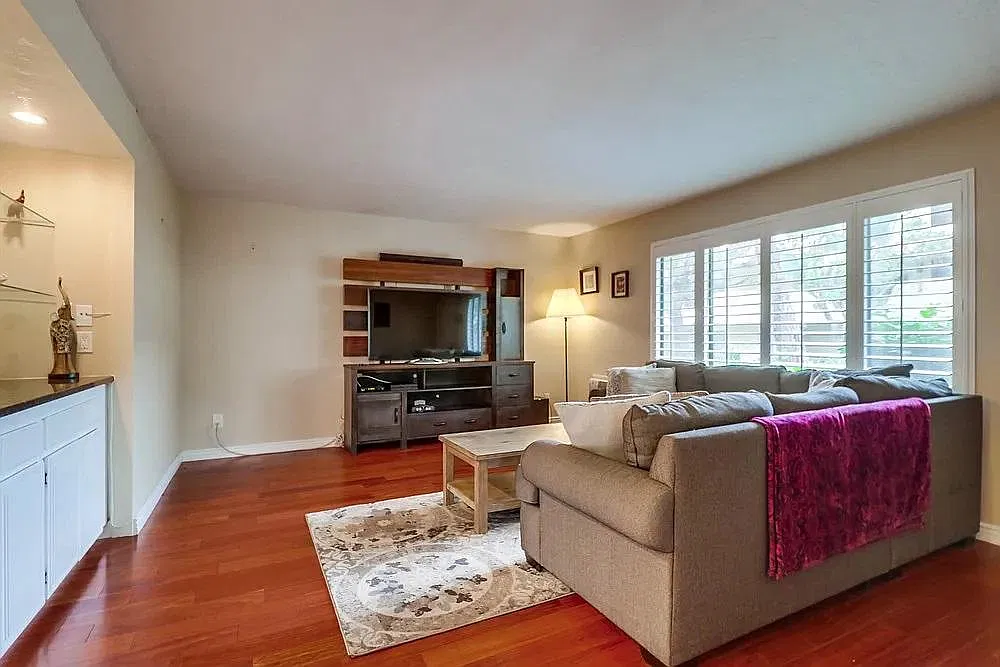 2 bed, 1102 sqft, $3,800 — Photo 1