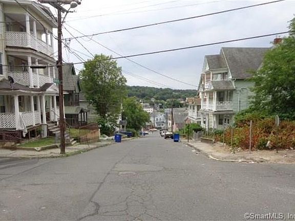 2nd image of 105 Easton Ave