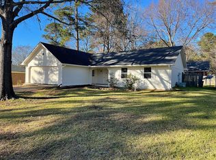 103 Live Oak Ln, Brandon, MS 39047