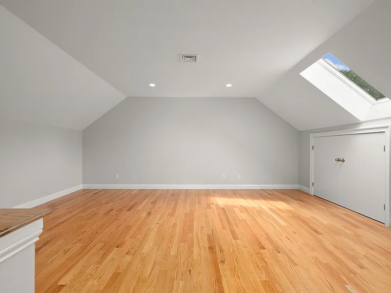 585 Lowell St — Photo 38
