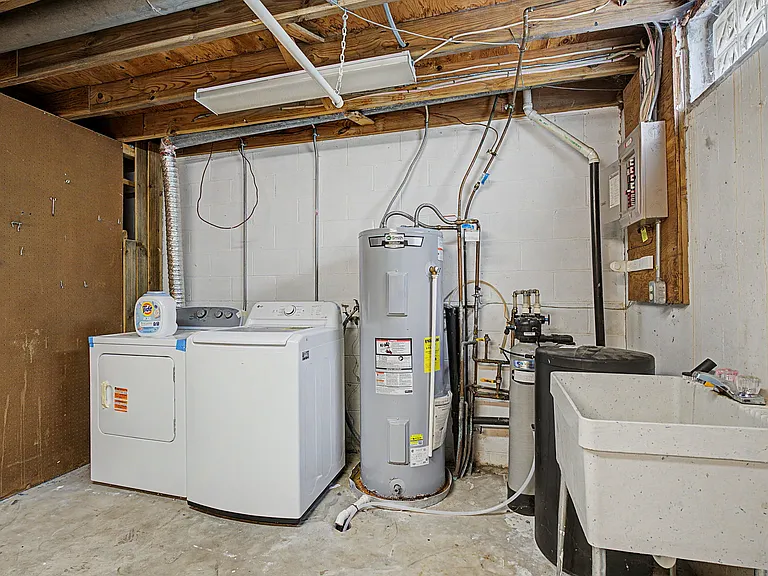1406 Old Town Ct — Photo 38