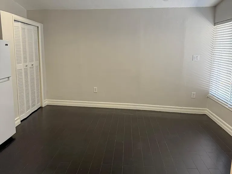 1365 W 5th Ct — Photo 7