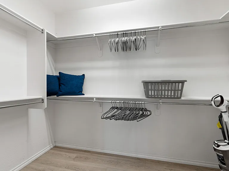 1732 E Vesper Trl — Photo 14
