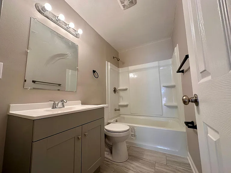 3429 Gardner St #B — Photo 4