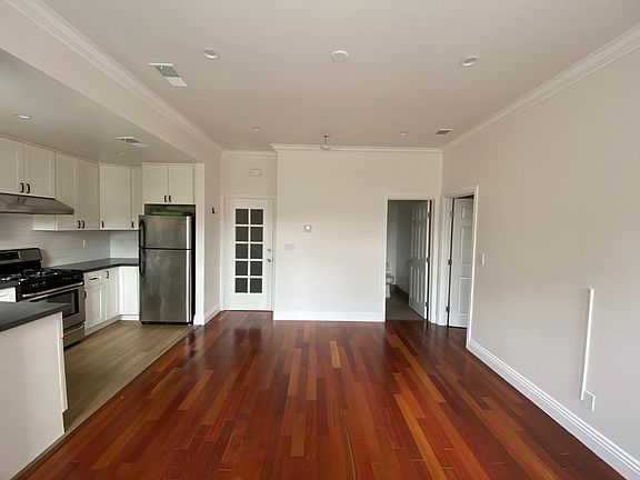5th image of 837 Clement St