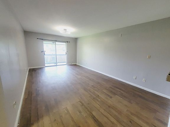 5th image of 2325 W Pensacola St APT 213