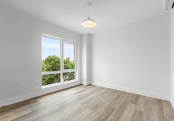 2nd image of 3333 Giles Pl APT 204