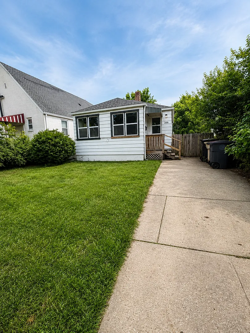 2 bedroom 1 bathroom house — Photo 1