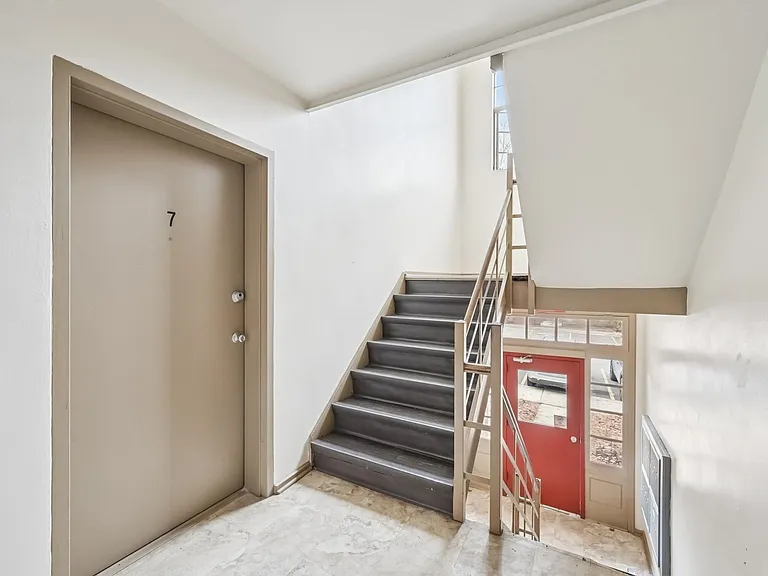 Clifton Woods Apartments — Photo 48