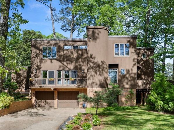 820 Cavalier Dr, Virginia Beach, VA 23451