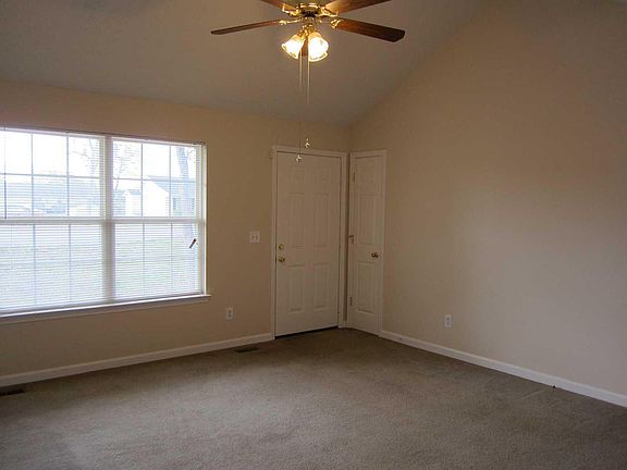 3rd image of 1917 Ozark Ct