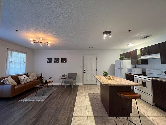 4th image of 3701 London Ct #102