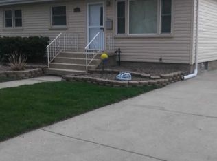 18507 Oak Ave, Lansing, IL 60438