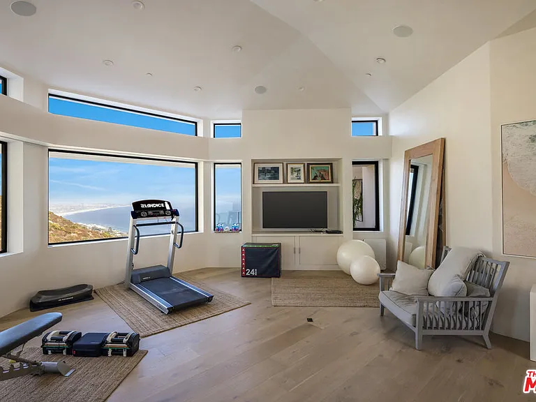 4310 Encinal Canyon Rd — Photo 18