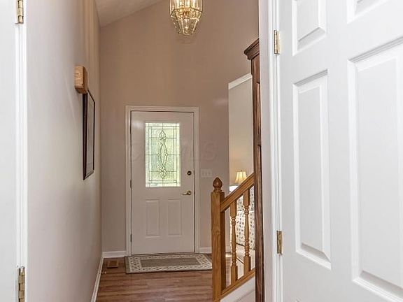 3rd image of 136 Royal Farm E