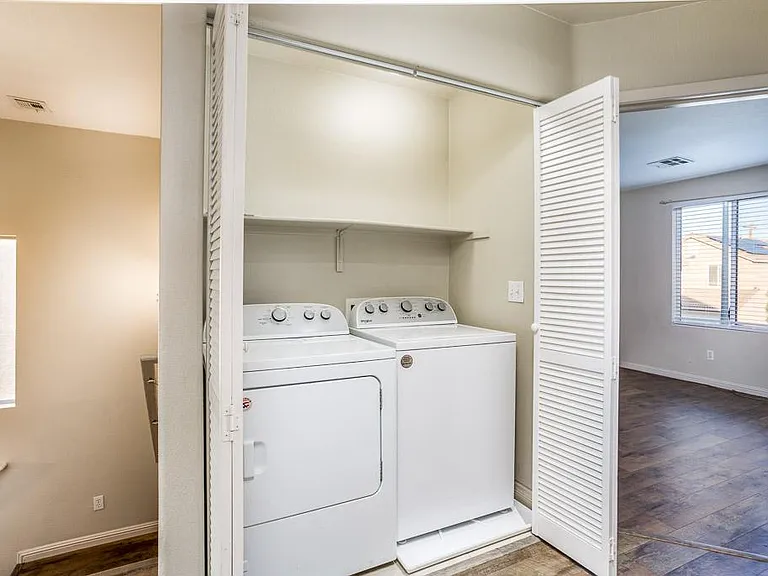 2609 Los Palos St — Photo 15