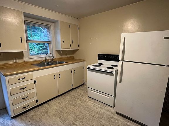 3rd image of 320 Pine St