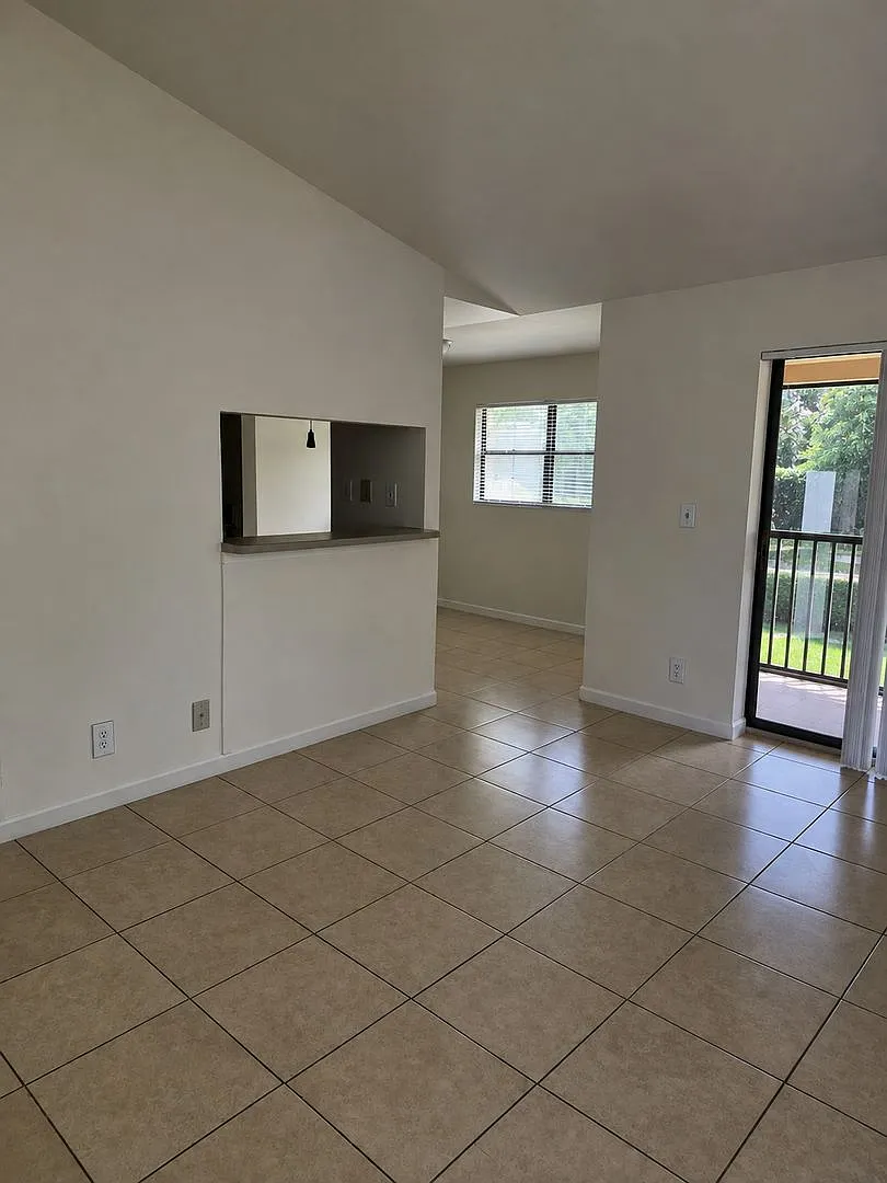 4088 NW 87th Ave — Photo 3