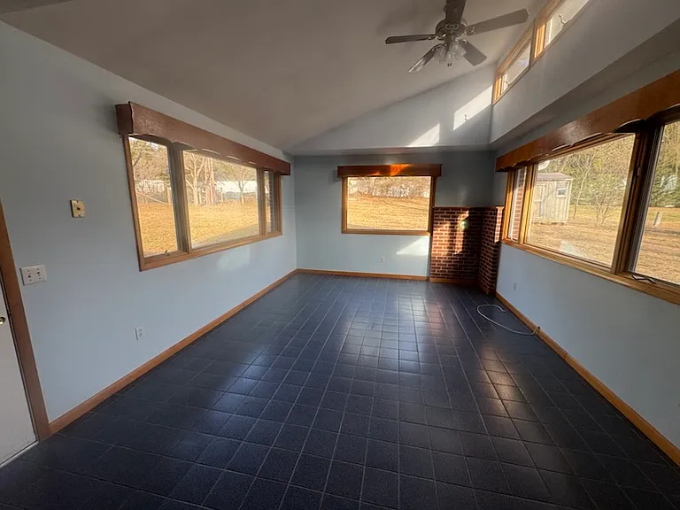 1611 Kennedy Ave — Photo 10